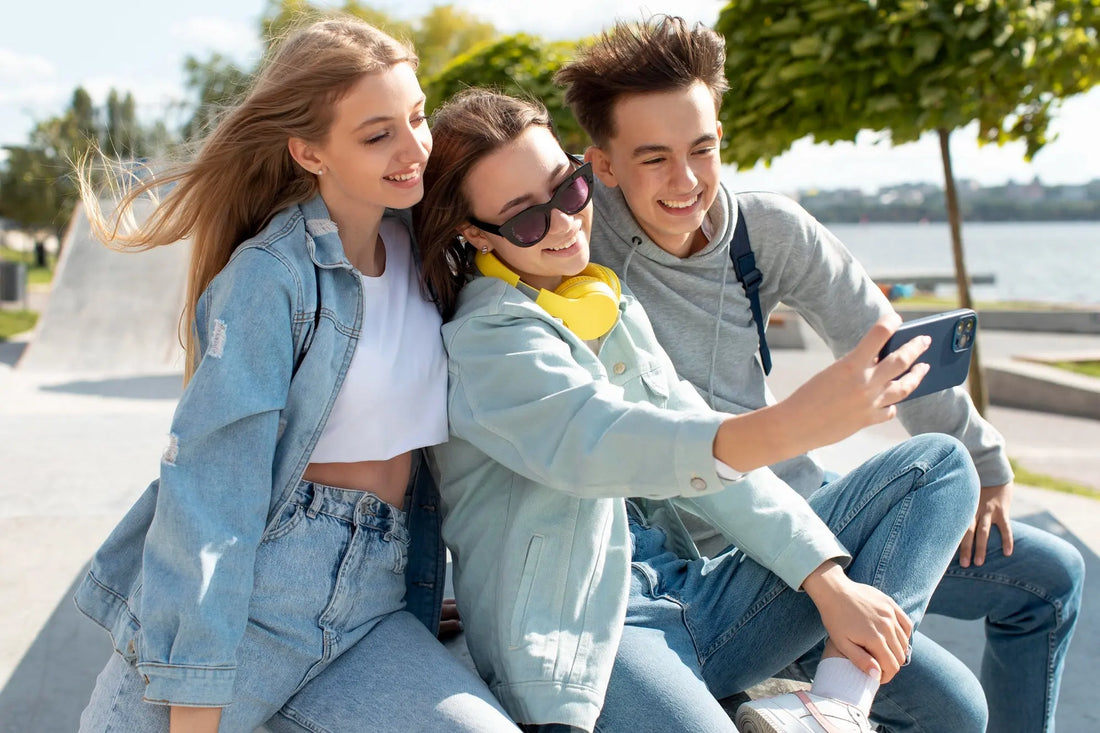 Journée-Internationale-de-la-Jeunesse-célébrer-et-soutenir-les-jeunes-du-monde-entier FLTMfrance