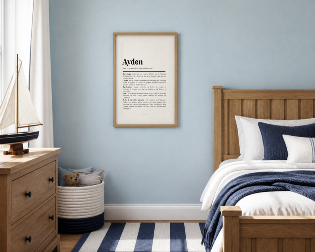 Affiche prénom Ayden encadrée dans une chambre de petit garçon