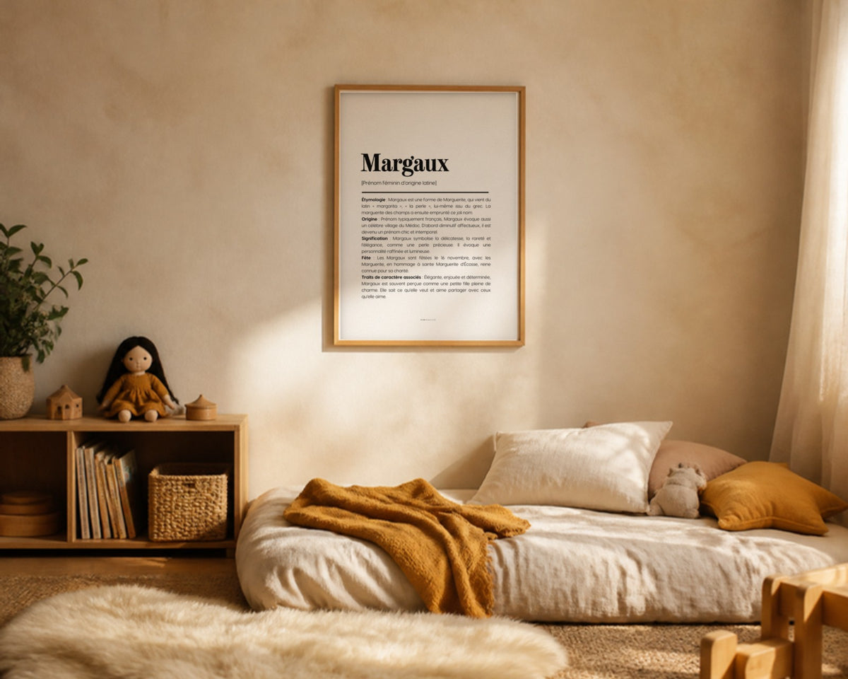 Affiche prénom Margaux encadrée dans une chambre de petite fille