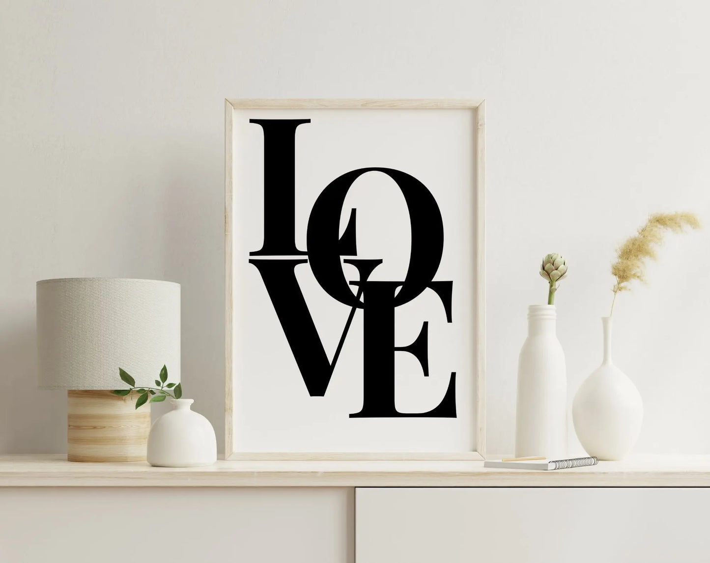 Love - Affiche citation mot Love en grandes lettres noires FLTMfrance