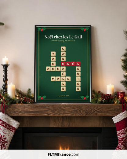 Affiche Scrabble Noël famille personnalisée posée sur une cheminée décorée