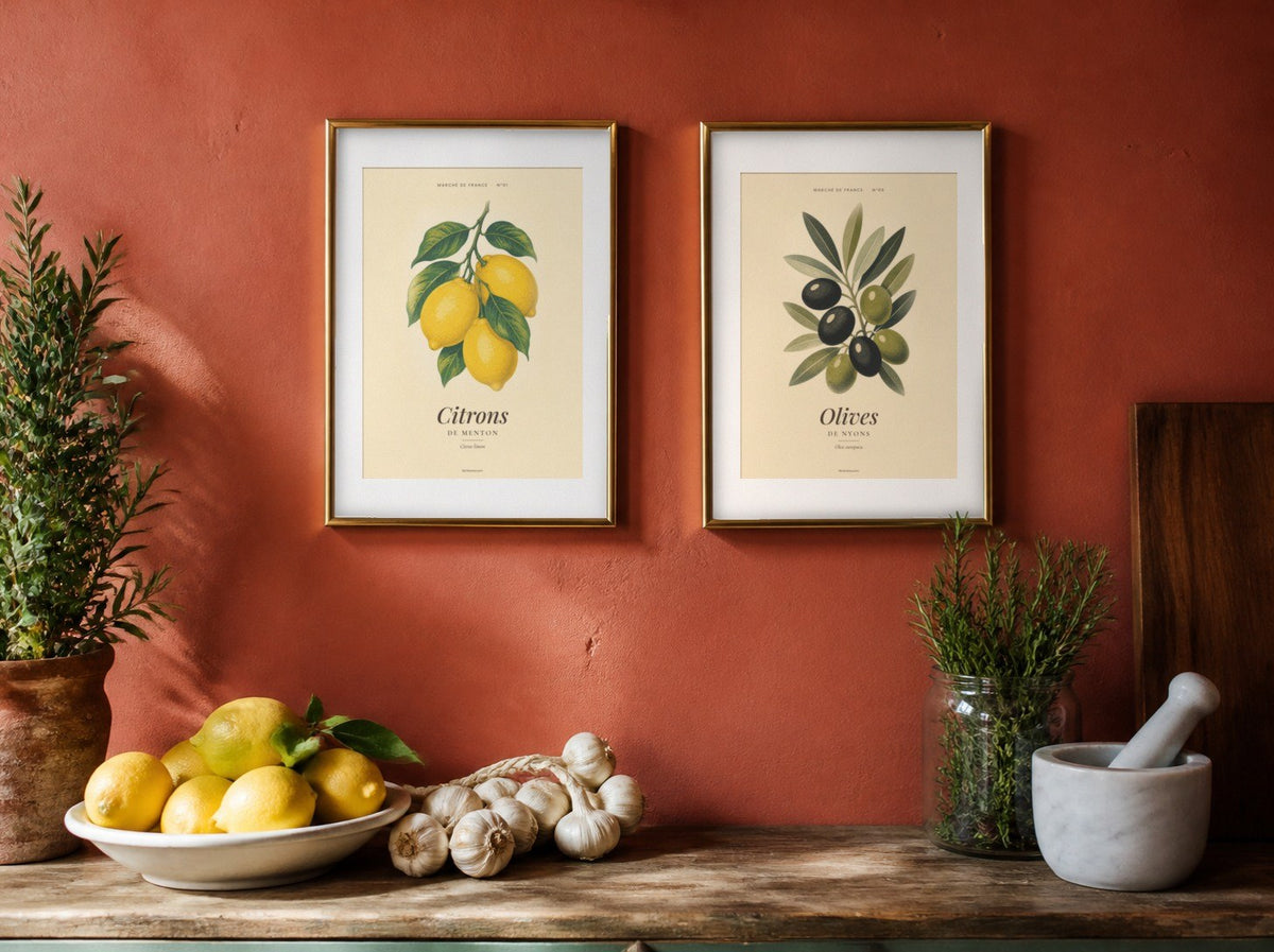 Affiche vintage fruits et légumes Marché de France encadrée dans une cuisine