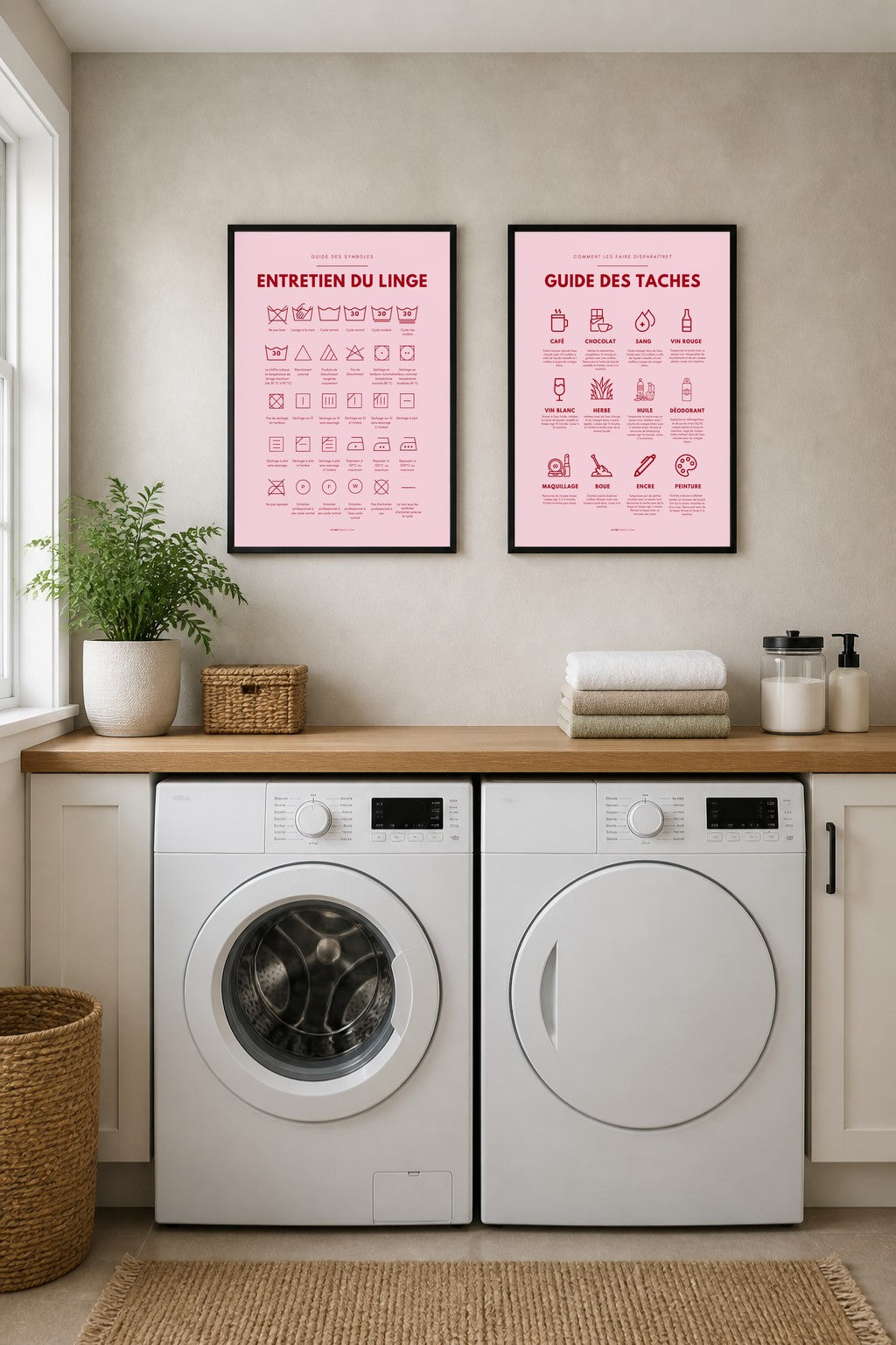 Affiches buanderie à imprimer : Entretien du linge – symboles (rose poudré) + Guide des taches (rose poudré)