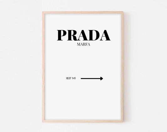 Affiche Prada - Affiche de la catégorie mode avec le texte "PRADA" en noir sur fond blanc - Poster à imprimer FLTMfrance