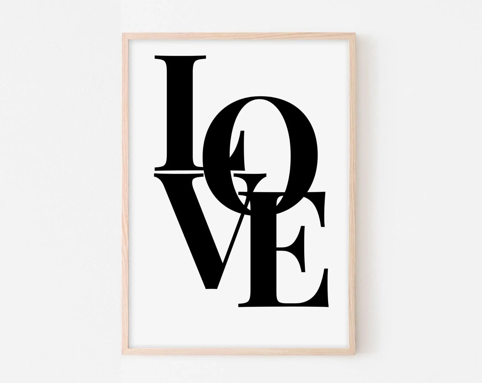 Love - Affiche citation mot « Love » en grandes lettres noires FLTMfrance