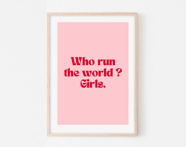Affiche Who run the world? Girls – Poster féministe déco pop rose